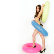 sexy Frau mit Schwimmreifen