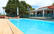 piscine et maison