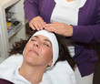 Wellness Hand auf Stirn auflegen