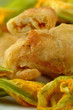 Fiori di zucca fritti