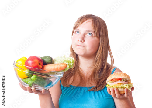 Foto: girl with vegetables and hamburger girl with vegetables and hamburger