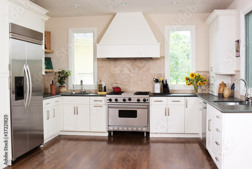 Photo: Modern gourmet kitchen Modern gourmet kitchen