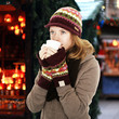 Foto: Mädchen auf dem Weihnachtsmarkt Mädchen auf dem Weihnachtsmarkt