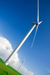 Foto: eolienne et ciel bleu eolienne et ciel bleu