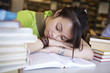 Foto: Schülerin, Bibliothek, schlafen 3 Schülerin, Bibliothek, schlafen 3