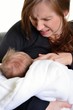 bébé tétant le sein de sa maman