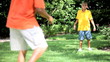 Vídeo: Healthy Exercise for Ethnic Father & Young Son Healthy Exercise for Ethnic Father & Young Son