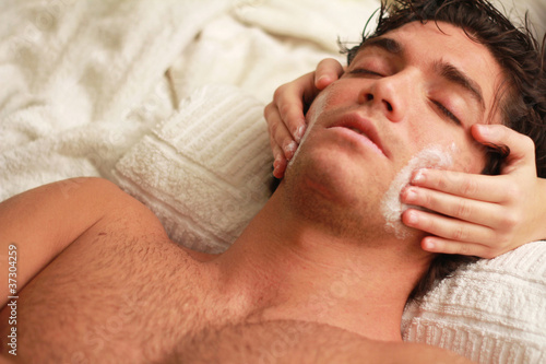 Foto: Relaxed young man at the spa Relaxed young man at the spa