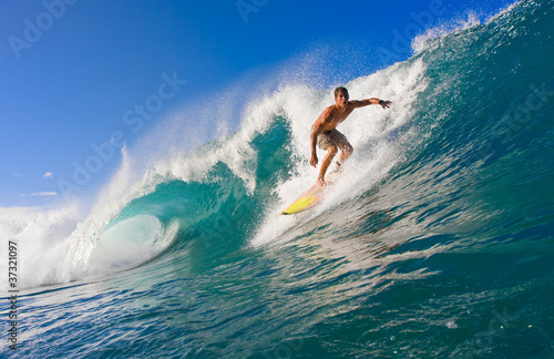 Foto: Surfer on Tropical Blue Wave Surfer on Tropical Blue Wave