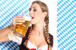 Frau trinkt Bier