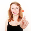 junge Frau hält Lolli