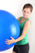 Fitness - Adolescente et ballon bleu
