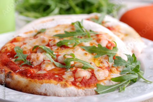 Photo: pizzette con rucola - tre pizzette con rucola - tre
