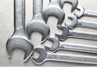 Wrench jaws different sizes