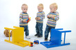 Foto: Drillinge spielen gemeinsam Drillinge spielen gemeinsam