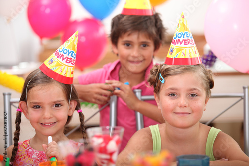 Photo: portrait of children at birthday party portrait of children at birthday party