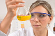 Chimico in laboratorio
