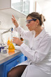 Chimico in laboratorio