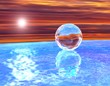 Sfera vitrea sul mare