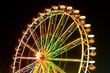 Foto: Amusement park at night - ferris wheel in motion Amusement park at night - ferris wheel in motion