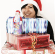 Frau bringt Geschenke