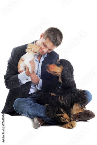 Photo: cockers anglais et jeune homme cockers anglais et jeune homme