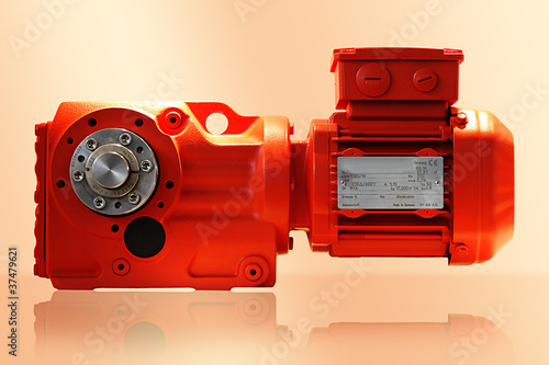 Photo: Industrieller Elektromotor mit Getriebe Industrieller Elektromotor mit Getriebe