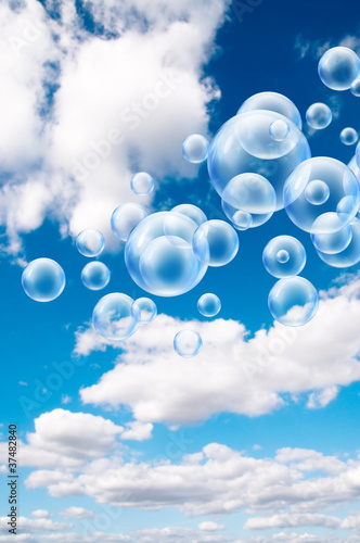 Foto: floating bubbles in clouds floating bubbles in clouds