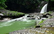 Saut de la lézarde en plan large (Guadeloupe)