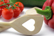 holzkelle mit gemüse