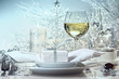 Foto: Festive dinner setting with gift for the holidays Festive dinner setting with gift for the holidays
