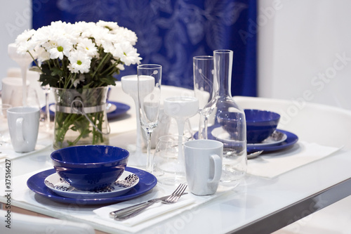 Photo: White and blue dining table White and blue dining table