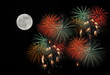 Fuegos de artificio y luna llena.