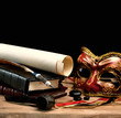 Foto: Art still life over old wooden desk Art still life over old wooden desk