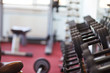Hantelbank in einem Fitnesscenter