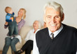 Foto: Senior lächelt familie Senior lächelt familie