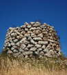 nuraghe sardo visto frontalmente