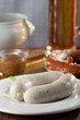 bayerische Weißwürste mit Bier