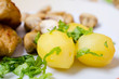 Petersilienkartoffeln an champignons