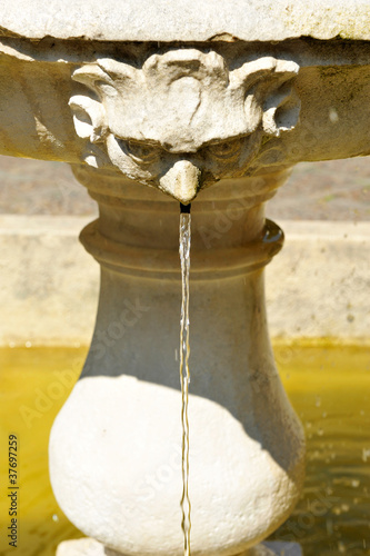 Photo: Fuente en el barrio de Santa Cruz, Sevilla Fuente en el barrio de Santa Cruz, Sevilla