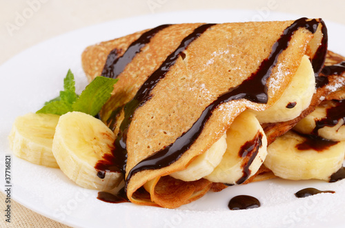 Foto: Crepes with chocolate sauce Crepes with chocolate sauce