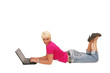 Photo: Frau, liegend mit laptop Frau, liegend mit laptop