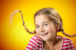 Sourire enfant avec couettes