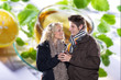 Zwei Personen trinken Tee, Pärchen im Winter