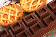 TAVOLETTA DI CIOCCOLATO E CROSTATINE TAVOLETTA DI CIOCCOLATO E CROSTATINE