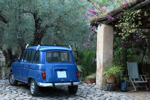 Photo: vintage blue renault vintage blue renault
