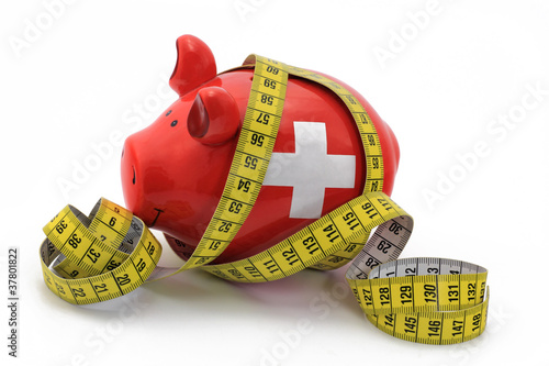 Photo: sparschwein mit messband sparschwein mit messband