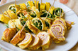 rotolo di frittata con prosciutto e rucola