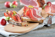 Deftiger Südtiroler Speck auf frischem Bauernbrot