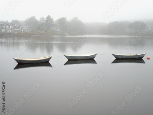 Foto: Boote auf nebligem See 2 Boote auf nebligem See 2